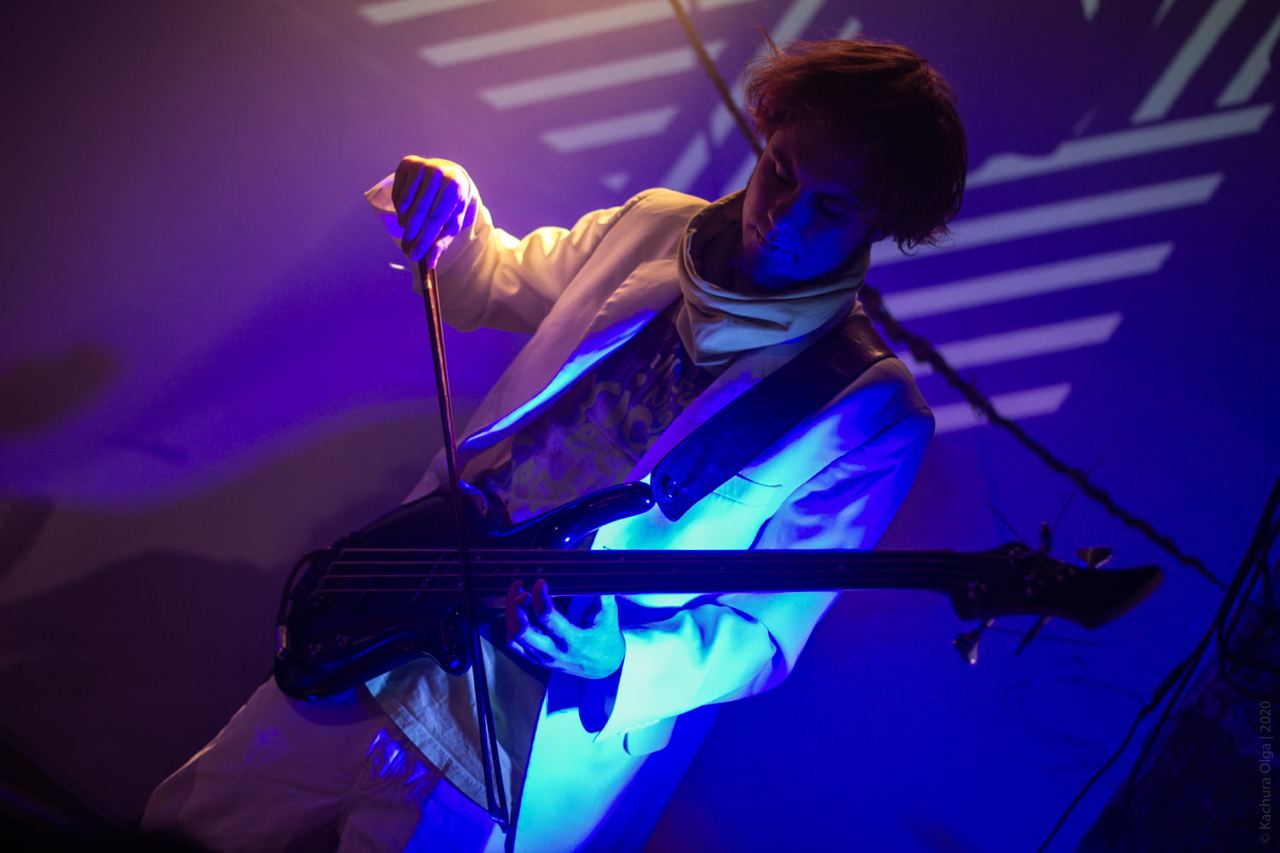 Ilya Dzeahel is playing on a fretless bass guitar with a bow Ilya Dzeahel is playing on a fretless bass guitar with a bow